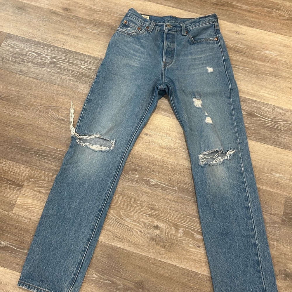 Women’s Distressed  Levi’s premium 525 Straight jeans